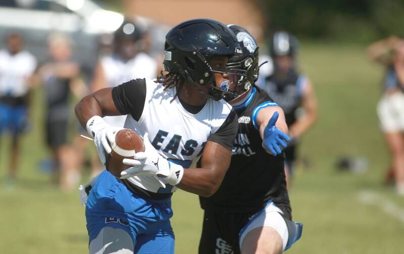 Lincoln-Way East’s Zion Gist runs the ball during a 7-on-7 tournament at Naperville North on Thursday, June 27, 2024.