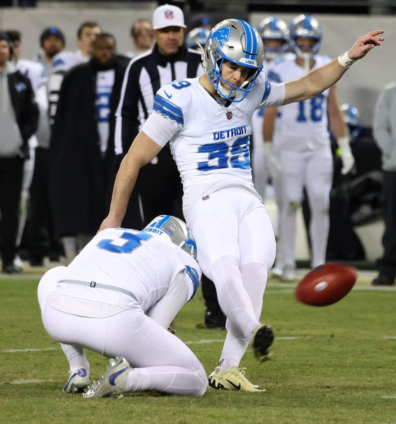 Detroit Lions place kicker Jake Bates makes a field goal as time expires to beat the Chicago Bears 19-16 Sunday, Jan. 4, 2026, at Soldier Field in Chicago.