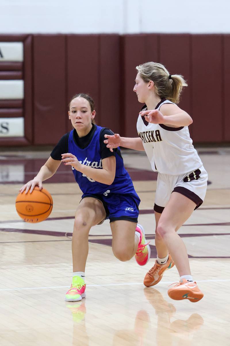Clifton Central's Eriannah Martinez changes direction while guarded by Watseka-Milford's Kami Muehling during the Warriors' 60-49 victory over Clifton Central on Saturday, Jan. 10, 2026.