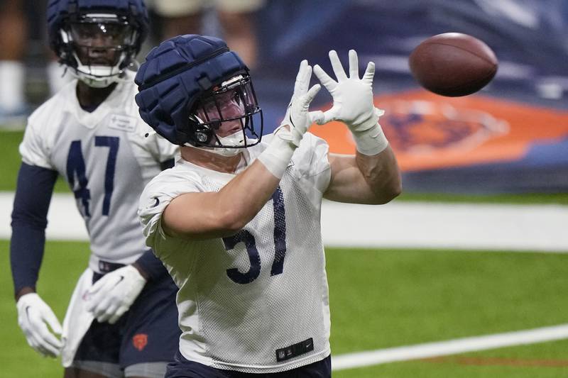 Chicago Bears linebacker Jack Sanborn catches a ball during training camp in Lake Forest, Ill., Wednesday, July 26, 2023.