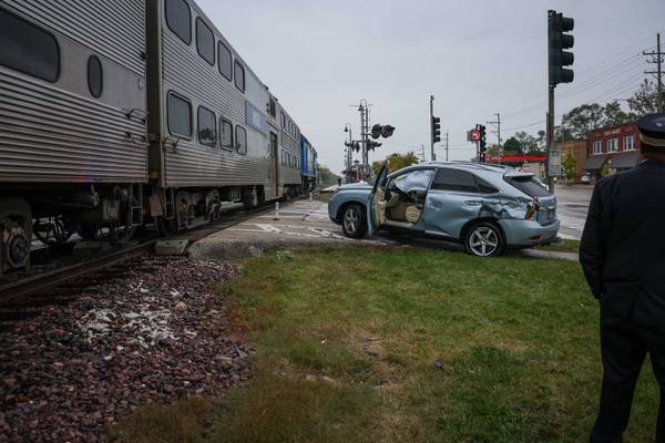 Car crashes into Metra train in Fox River Grove