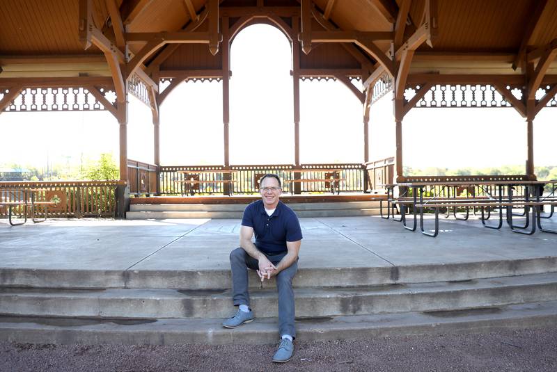 St. Charles magician Scott Piner is Someone You Should Know in Kane County.