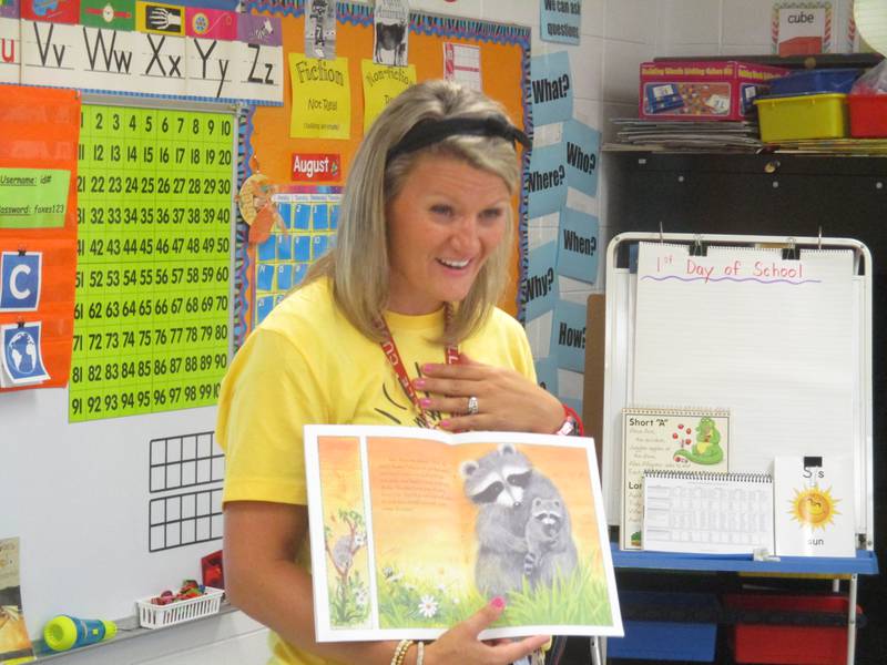 Yorkville School District Y115 kindergarten teacher Cody Pynenberg reads a story to her Circle Center Grade School students on the first day of classes Aug. 25, 2022.