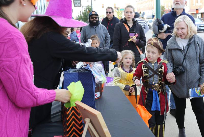 Photos Cakecutting and downtown trickortreat kickoff Sycamore