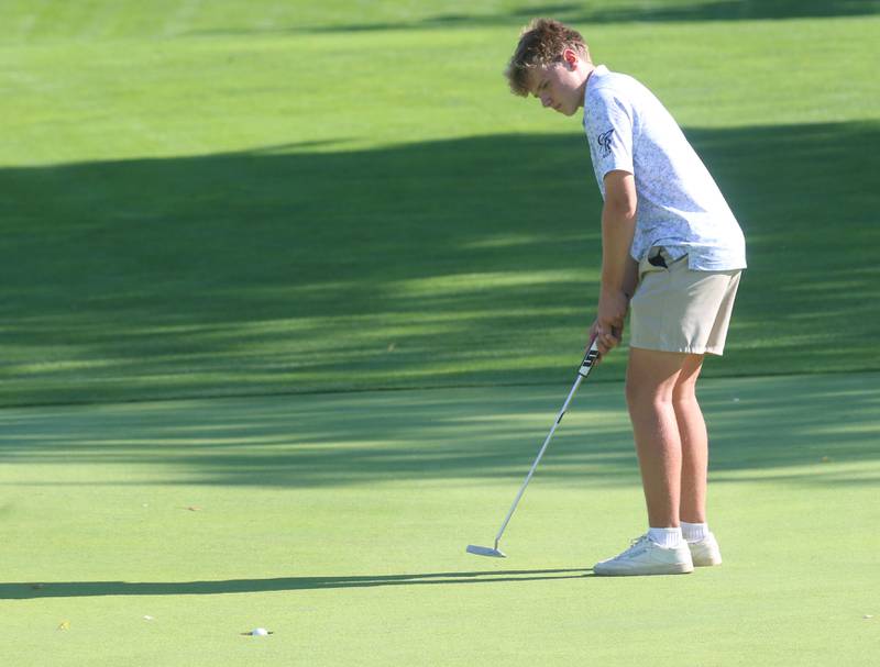 Burlington Central's Matthew Zierk sinks a put during the Pirate Invitational on Monday, Sept. 15, 2025 at Deer Park Golf Club in Oglesby.