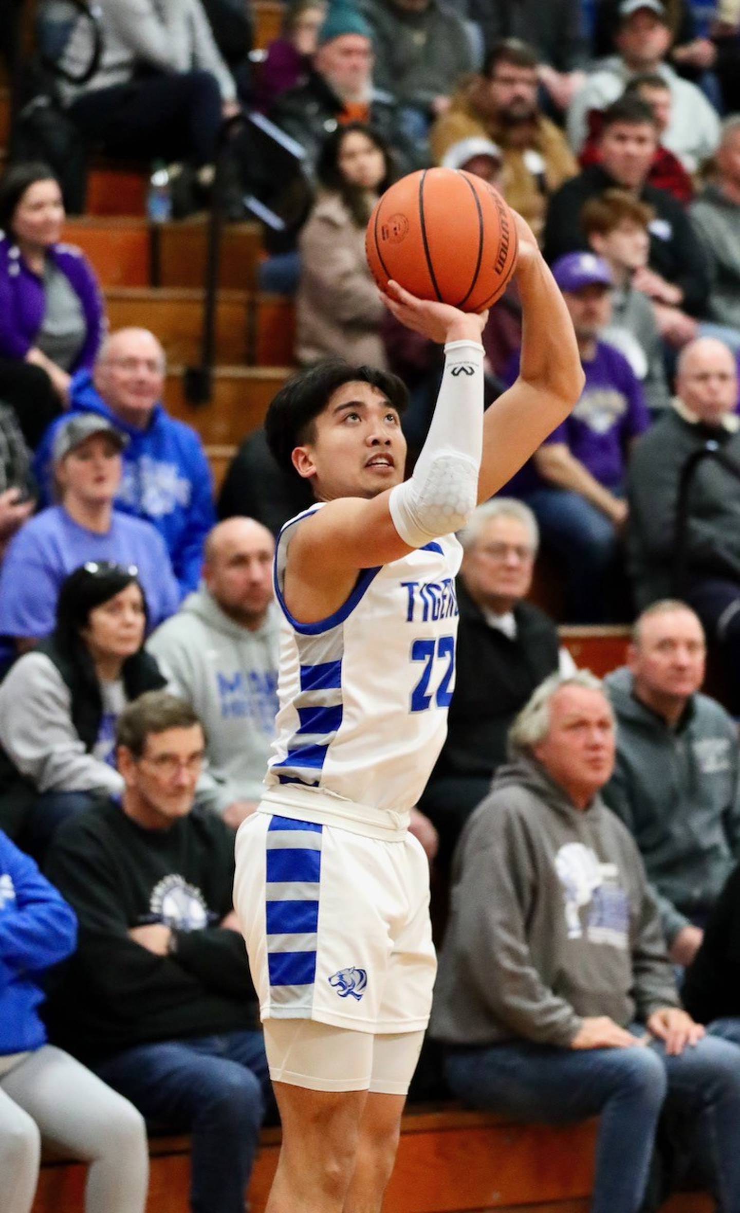 Princeton's Christian Rosario spots up for a shot against Mendota Friday night at Prouty Gym.