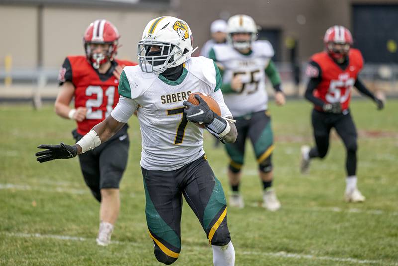 St. Thomas More’s Peace Bumba runs the ball Le/Win’s Saturday, Nov. 12, 2022 in a semifinal game against Amboy.