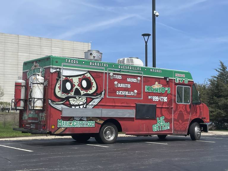 Restauranteurs Anita and Mario Ortiz, co-owners of "Mario's Cart" food trucks, are opening up a full-service restaurant in Crystal Lake this month that Anita hopes will have "cool Mexican vibe."
