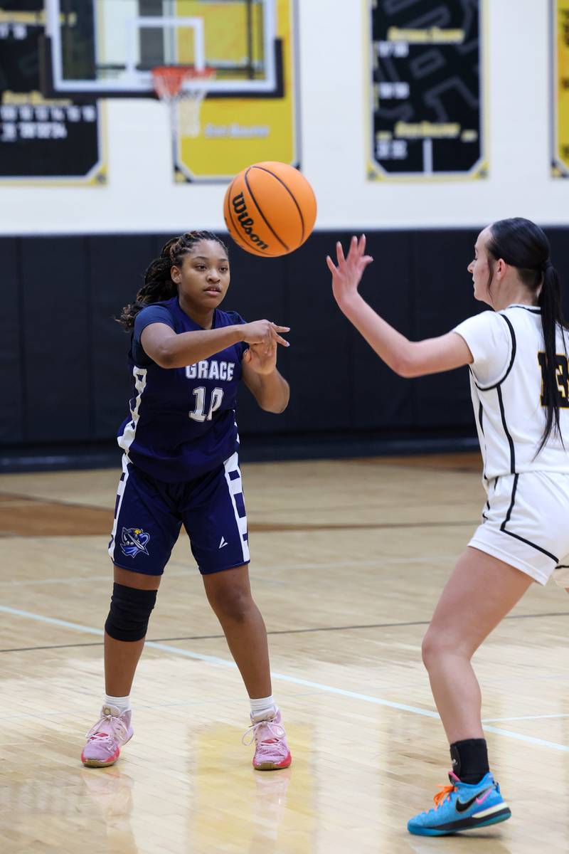 Grace Christian's Y'onna Shaw passes the ball around Reed-Custer's Atiana Hood during the Comets' 55-24 victory over Grace Christian at the Reed-Custer Classic on Monday, Nov. 17, 2025.