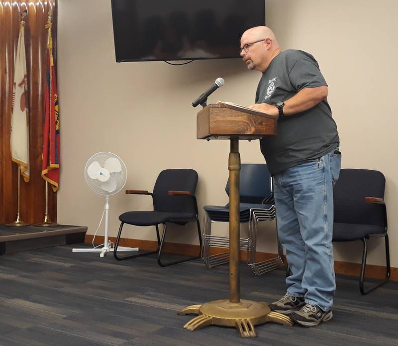 Reading Fire Protection District Treasurer Tom Metzke addresses the Streator City Council on Wednesday, Sept. 21, 2022, telling members the fire protection district can't afford the intergovernmental agreement proposed for emergency ambulance service as it stands.