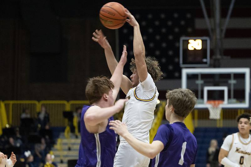Sterling’s Kyle Billings throws a pass against Rochelle Tuesday, Jan. 31, 2023.
