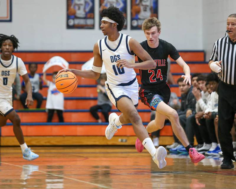 Downers Grove South's Padre Kpeglo (10) drives down the court during their Class 4A Naperville North Regional final basketball game between Yorkville at Downers Grove South, Feb 27, 2026 in Naperville.