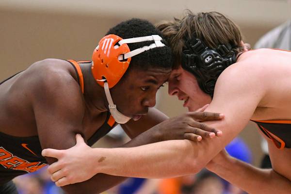 Despite individual success, DeKalb 0-3 on opening day of Don Flavin Invitational