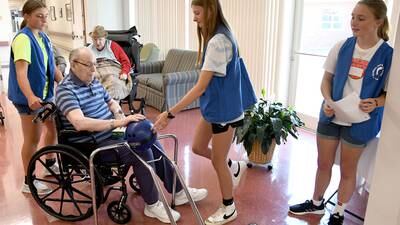 L-P basketball teams volunteer at Illinois Veterans Home
