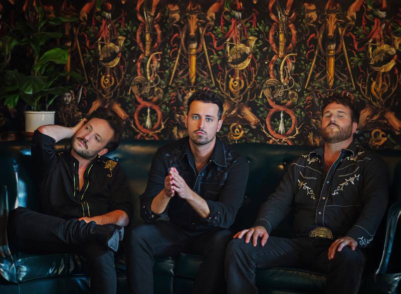 British/American trio Raynes will bring their signature blend of folk, Americana, and baroque pop combined with elements of Celtic and world music will perform at The Vixen in McHenry Thursday, Oct. 2.