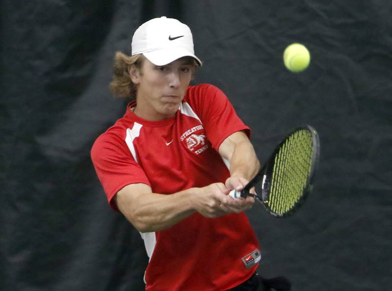 Streator’s Davey Rashid returns the ball during his Class 1A IHSA Boys Tennis State Meet against St. Francis’ Kory Carlson on Thursday, May 26, 2022, at Heritage Tennis Club in Arlington Heights.