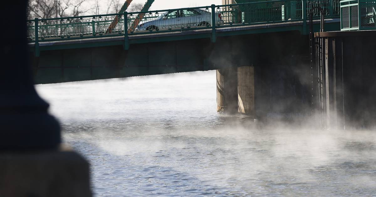 Bitter cold lingers as snow targets parts of northern Illinois this weekend