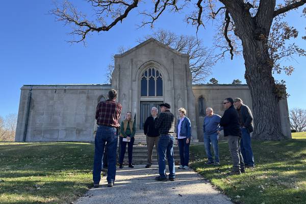 Lee County Historical Society donates $1,000 for Dixon’s Oakwood Cemetery Mausoleum restorations