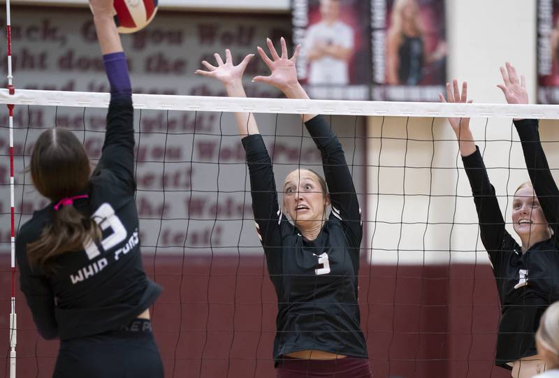 Hampshire's Keira Skerke shoots as Prairie Ridge's Abby Smith and Sonora Bekere atempt to block during their game on Thursday, October 2, 2025 at Prairie Ridge High School in Crystal Lake. Ryan Rayburn for Shaw Local