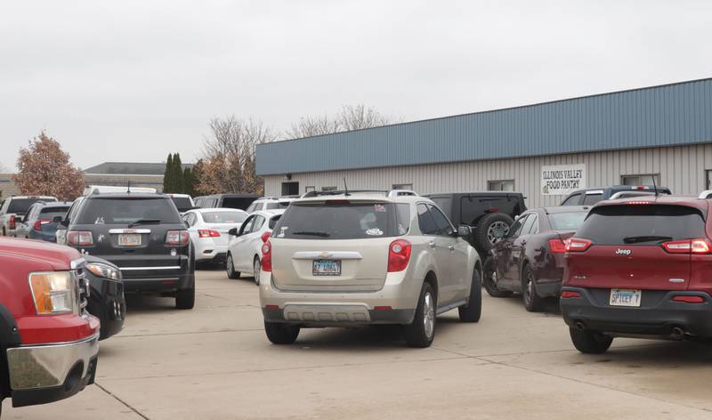 A long line of cars wait for orders during the Thanksgiving Distribution on Wednesday, Nov. 19, 2025 at the Illinois Valley Food Pantry in Peru. Nearly 500 families or roughly 1,200 people in the Illinois Valley got a Thanksgiving meal.
