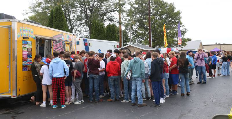 Putnam County High School Students wait in a food truck line during the first annual Homecoming Parking Lot Party and Food Truck Festival on Monday, Sept. 23, 2024 at Putnam County High School. The Putnam County High School Student Council and the Work-Based Learning Program came up with the idea.