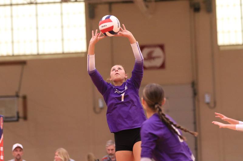 Rochelle's Meredith Bruns sets the ball during a match with Oregon on Sept. 2, 2025.