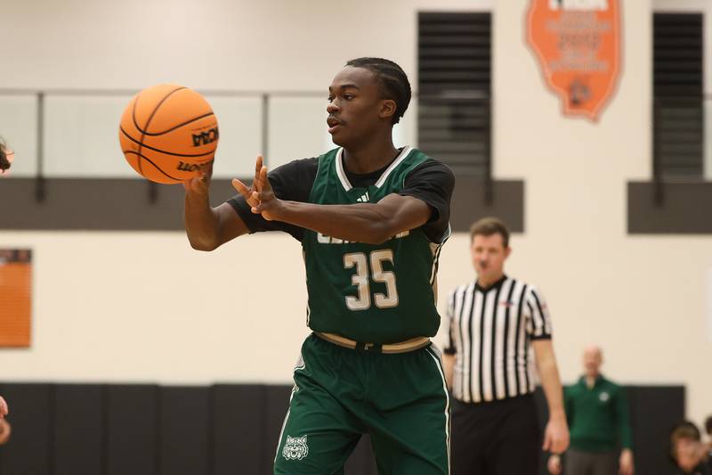 Plainfield Central’s Stephon Griffin passes against Lincoln-Way West on Saturday, Jan 3, 2026 in New Lenox.