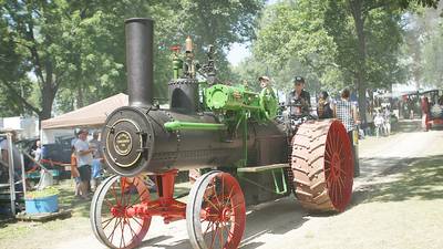 Threshing bee marks 58th anniversary with steam power display