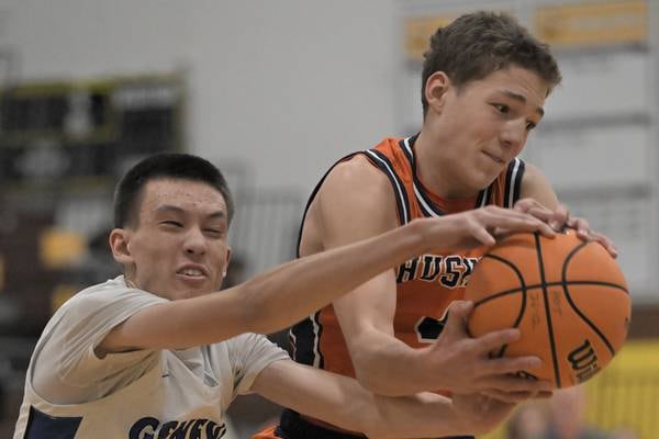 Naperville North hands Geneva first loss, advances to Hinkle Holiday Classic championship game