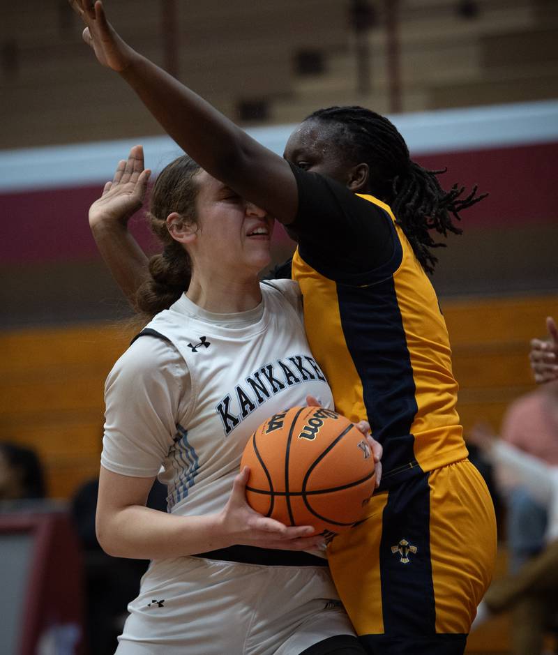 Kankakee's Ava Johnson collides with Thornwood's Leasia White, right, while making a drive to the net in a game on Thursday, December 11, 2025.