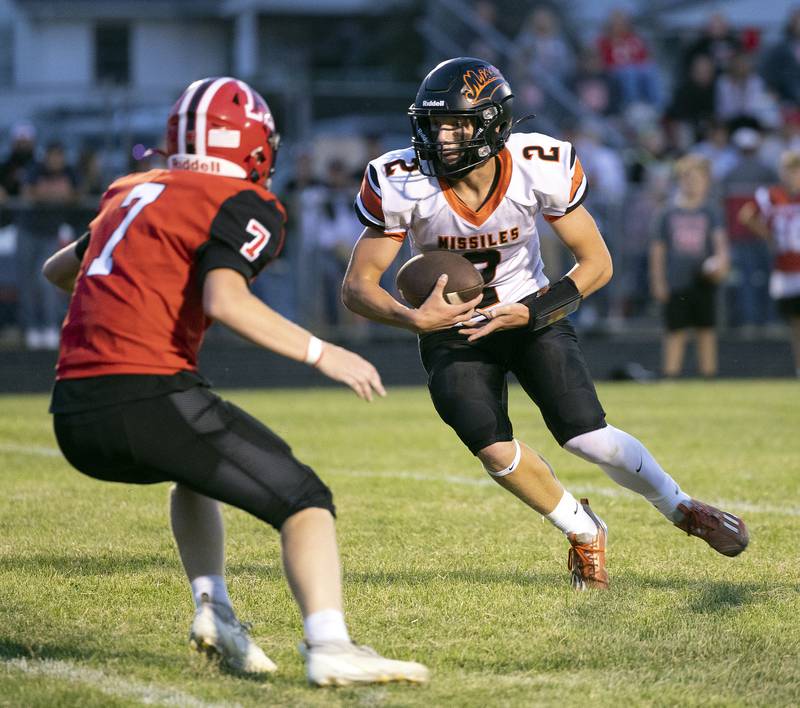 Milledgeville’s Kyson Francis runs the ball against Amboy Friday, August 29, 2025, in Amboy.