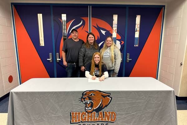 Eastland seniors to continue playing volleyball at Highland