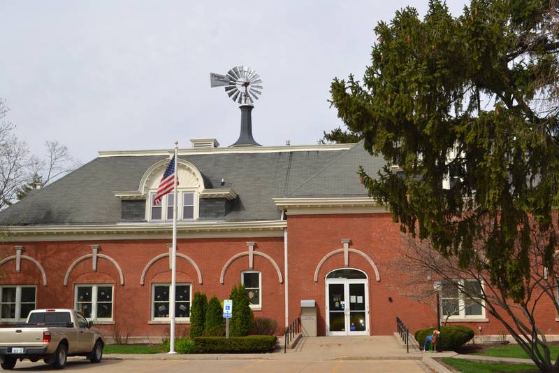 Prairie Creek Public Library is located at 501 Carriage House Lane, Dwight, IL 60420