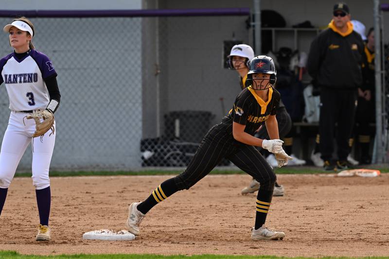 Herscher's RyLyn Adams prepares to depart for third base during the Tigers' 4-1 loss against Manteno on Monday, May 5, 2025.