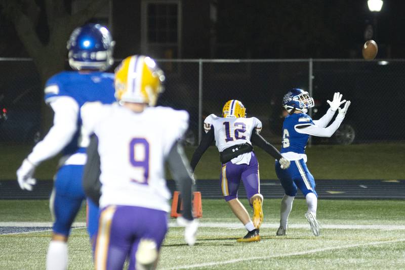 Newman’s Ayden Batten hauls in a long touchdown pass for a TD Friday, Oct. 14, 2022 against Mendota.