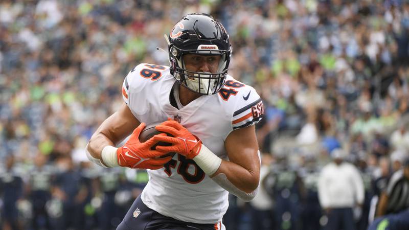 Chicago Bears fullback  Jake Tonges carries the ball during the second half against the Seattle Seahawks, Thursday, Aug. 18, 2022, in Seattle.