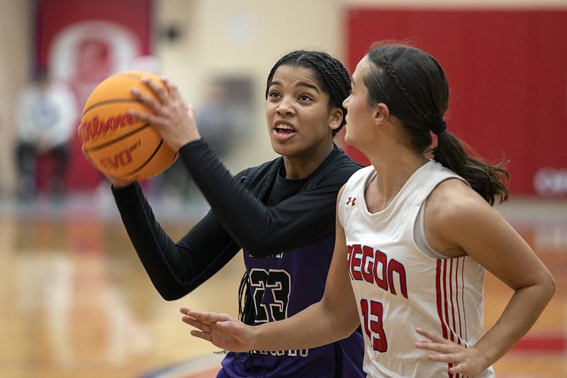 Dixon's Ahmyrie McGowan works towards the hoop against Oregon’s Sarah Eckardt Thursday, Jan. 16, 2025, at the Blackhawk Center in Oregon.