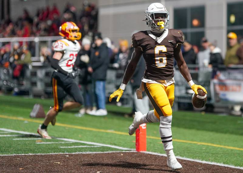 Mt. Carmel's Darrion Dupree (6) scores a touchdown against Batavia during a class 7A semifinal football playoff game at Mt. Carmel High School in Chicago on Saturday, Nov 18, 2023.