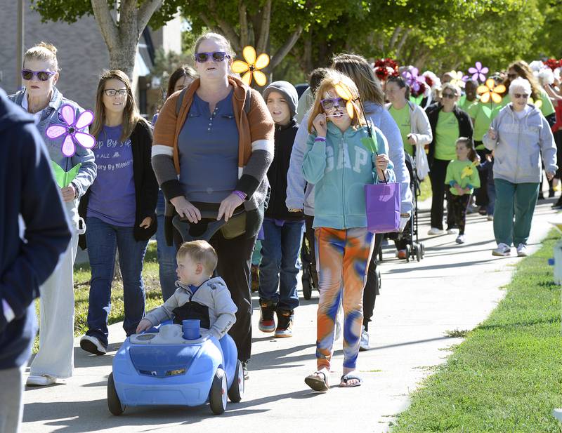 Participants from Illinois Valley took part in the 2025 Walk to End Alzheimer’s on Saturday at Jordan Block in Ottawa. The annual walk, organized by the Alzheimer’s Association, raises awareness and funds for Alzheimer’s care, support and research.