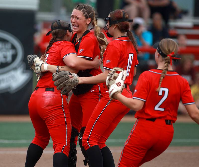 Barrington players celebrate their IHSA Class 4A state semifinal game win against Lockport on Friday, June 13, 2025 at the Louisville Slugger Sports Complex in Peoria.
