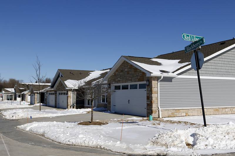 McShane Construction Company has completed construction of the Redwood Crystal Lake in Crystal Lake a new neighborhood of 124 single-story apartments in Crystal Lake for Redwood Living, Inc.