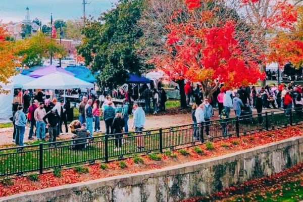 Weekend market in Yorkville celebrates local small businesses and artisan crafters