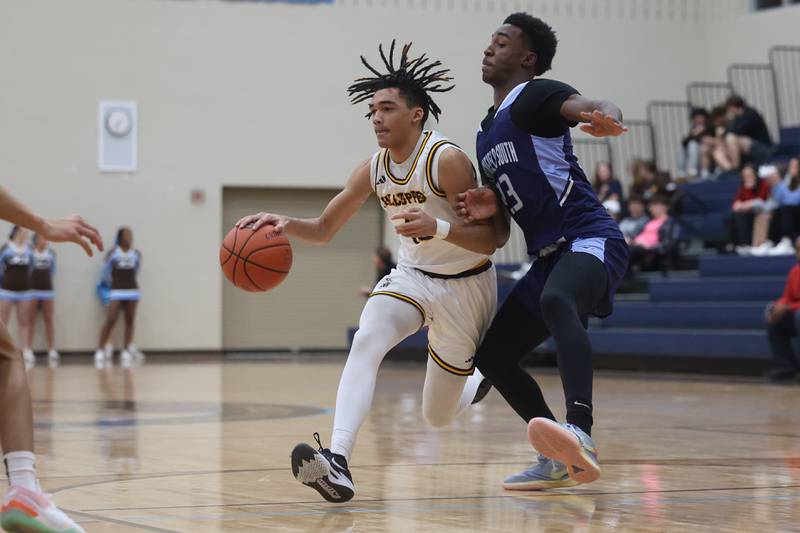 Joliet Catholic’s JJ Sterrett makes a move against Plainfield South on Wednesday, Jan. 17th, 2024 in Joliet.