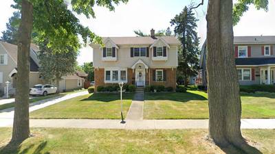 Single-family home in Elmhurst built in 1950 sells for $825,000
