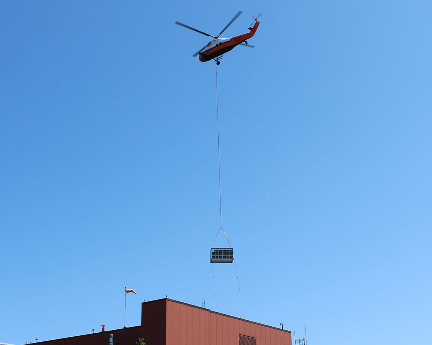 CGH Medical Center's air handling units being air lifted onto the hospital roof