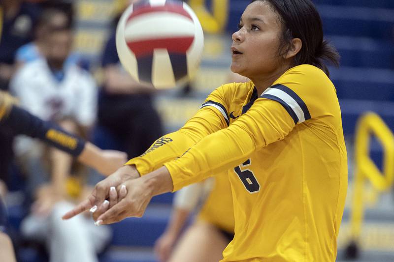 Sterling’s Alasia Harris Rascon makes a pass against Geneseo Tuesday, Sept. 30, 2025.
