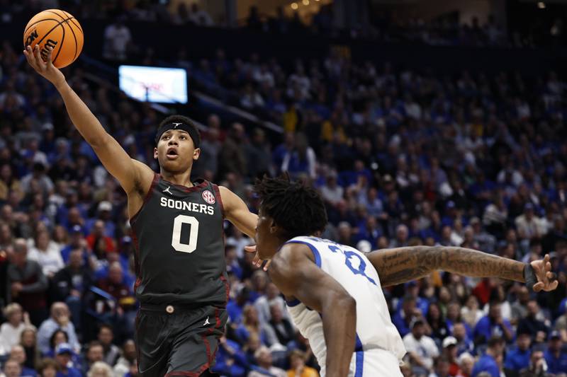 Oklahoma guard Jeremiah Fears (0) shoots against Kentucky center Amari Williams (22) during the first half of an NCAA college basketball game in the second round of the Southeastern Conference tournament, Thursday, March 13, 2025, in Nashville, Tenn. (AP Photo/Wade Payne)