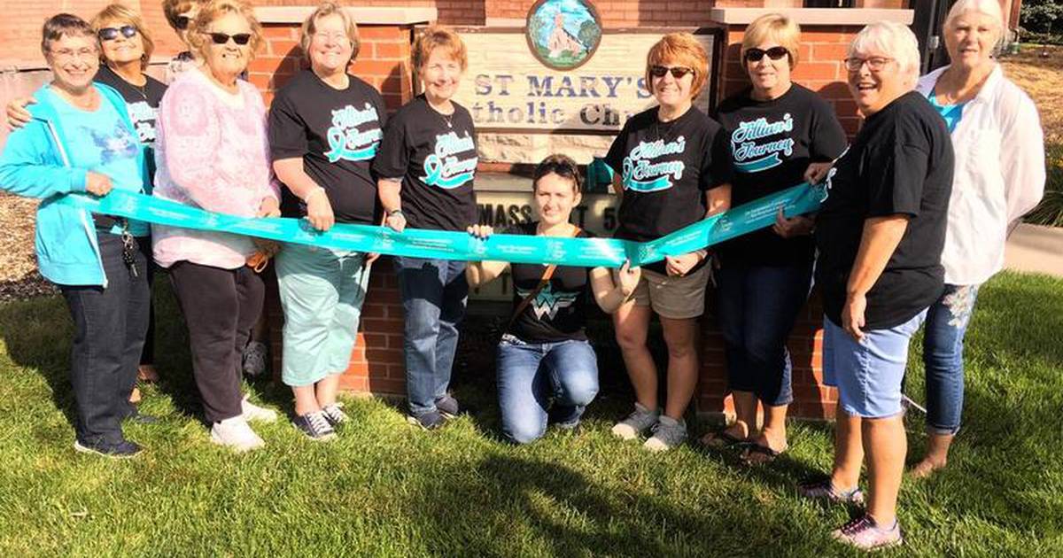 Minooka residents paint the town teal for ovarian cancer awareness
