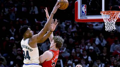 Bucks pull away from Bulls in 2nd half
