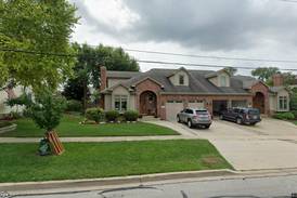 Single-family home sells in Downers Grove for $725,000